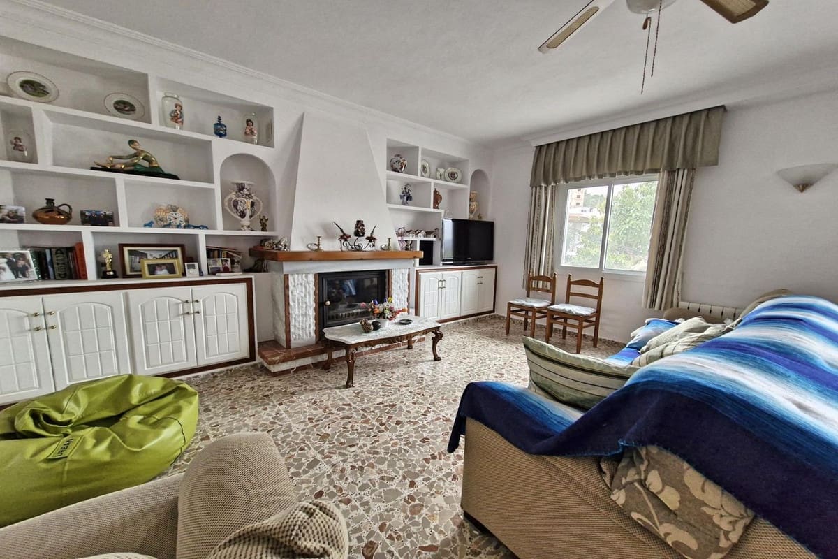 7 soveværelse Byhus til salg i Guaro med garage - € 370.000 (Ref: 8925005)