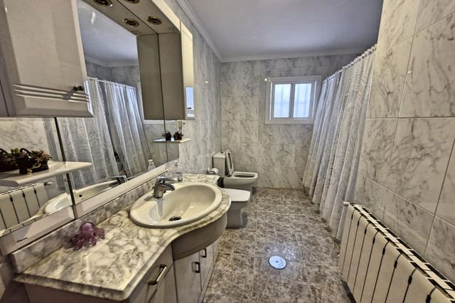 7 camera da letto Casa in vendita in Guaro con garage - 370.000 € (Rif: 8925005)