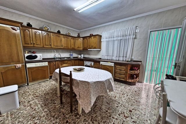 7 camera da letto Casa in vendita in Guaro con garage - 370.000 € (Rif: 8925005)