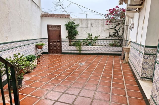 7 soveværelse Byhus til salg i Guaro med garage - € 370.000 (Ref: 8925005)