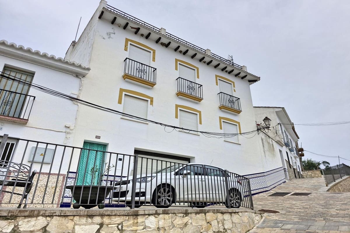 7 chambre Maison de Ville à vendre à Guaro avec garage - 370 000 € (Ref: 8925005)