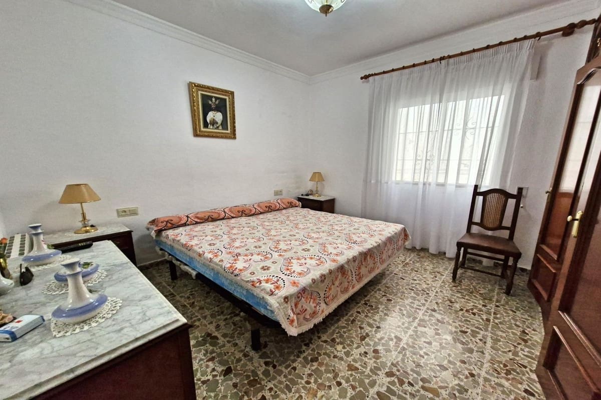 7 chambre Maison de Ville à vendre à Guaro avec garage - 370 000 € (Ref: 8925005)