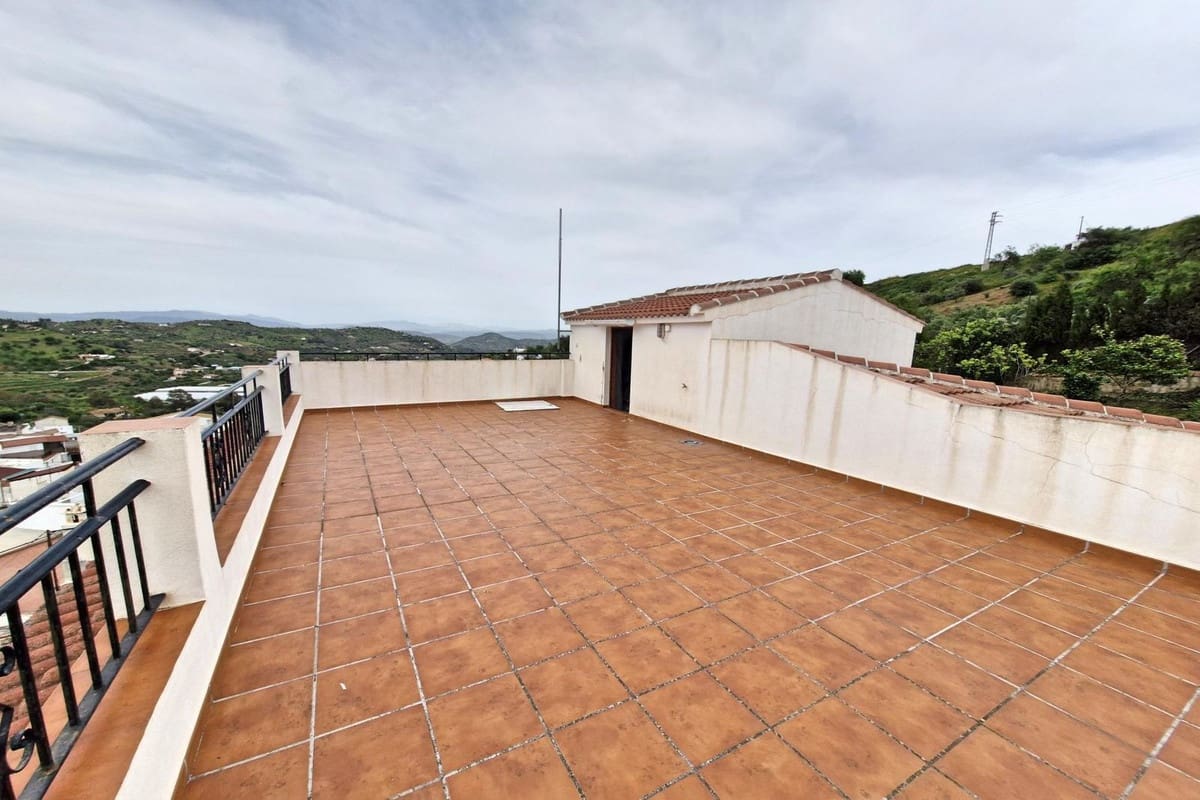 7 chambre Maison de Ville à vendre à Guaro avec garage - 370 000 € (Ref: 8925005)