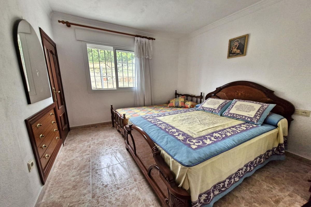 7 chambre Maison de Ville à vendre à Guaro avec garage - 370 000 € (Ref: 8925005)