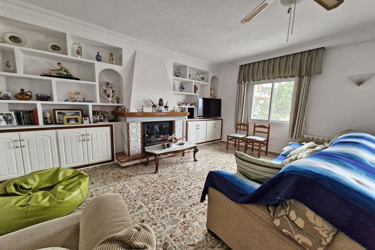 7 chambre Maison de Ville à vendre à Guaro avec garage - 370 000 € (Ref: 8925005)