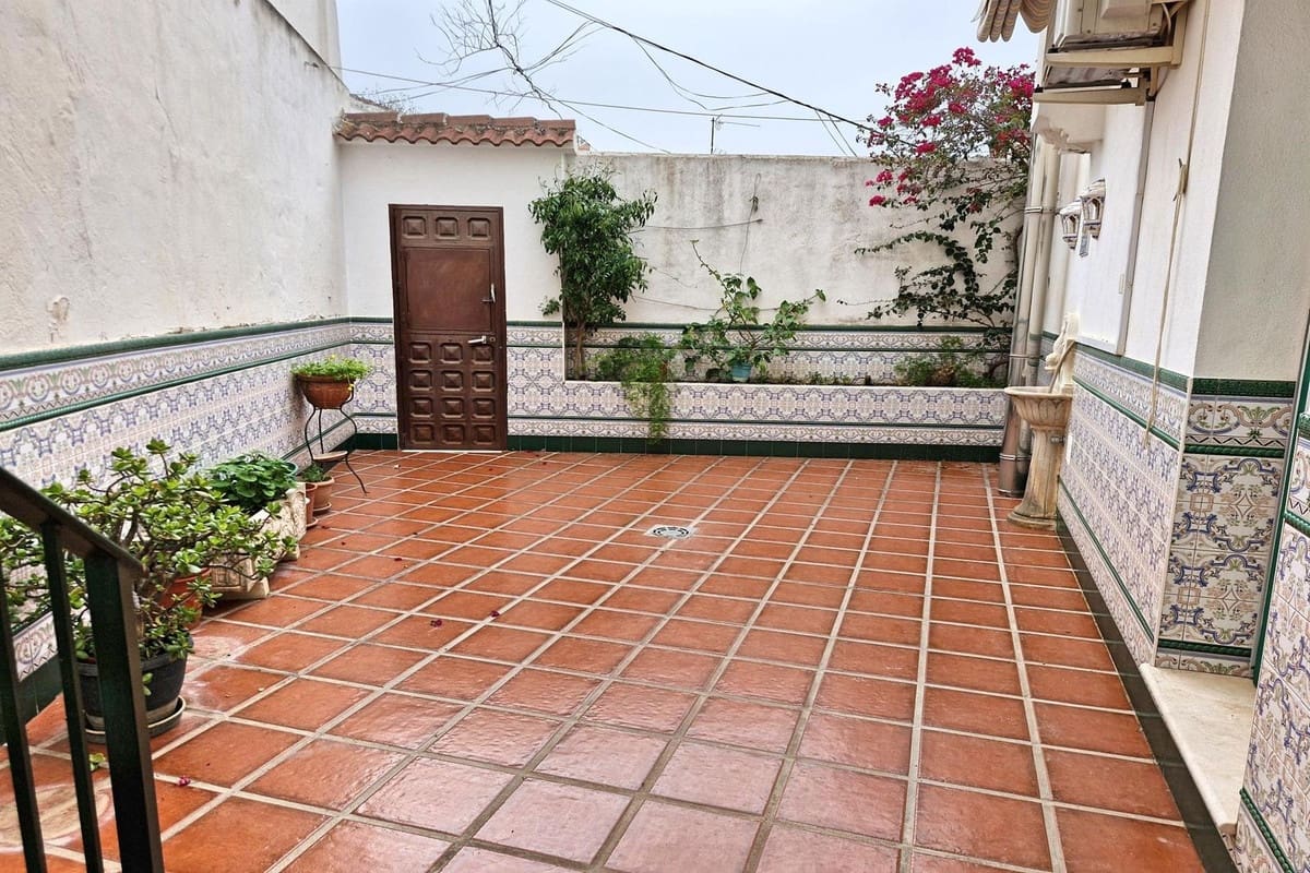 7 chambre Maison de Ville à vendre à Guaro avec garage - 370 000 € (Ref: 8925005)