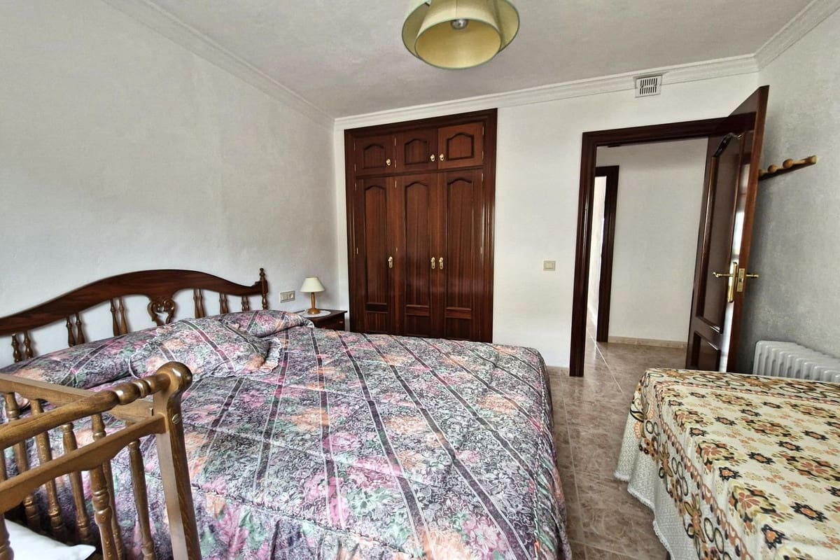 7 chambre Maison de Ville à vendre à Guaro avec garage - 370 000 € (Ref: 8925005)