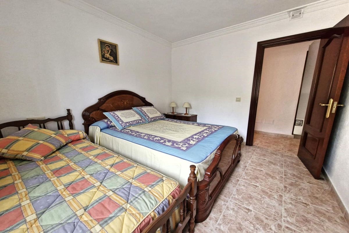 7 chambre Maison de Ville à vendre à Guaro avec garage - 370 000 € (Ref: 8925005)