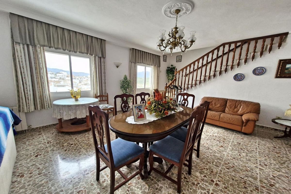 7 chambre Maison de Ville à vendre à Guaro avec garage - 370 000 € (Ref: 8925005)