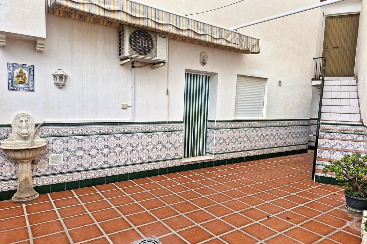 7 chambre Maison de Ville à vendre à Guaro avec garage - 370 000 € (Ref: 8925005)