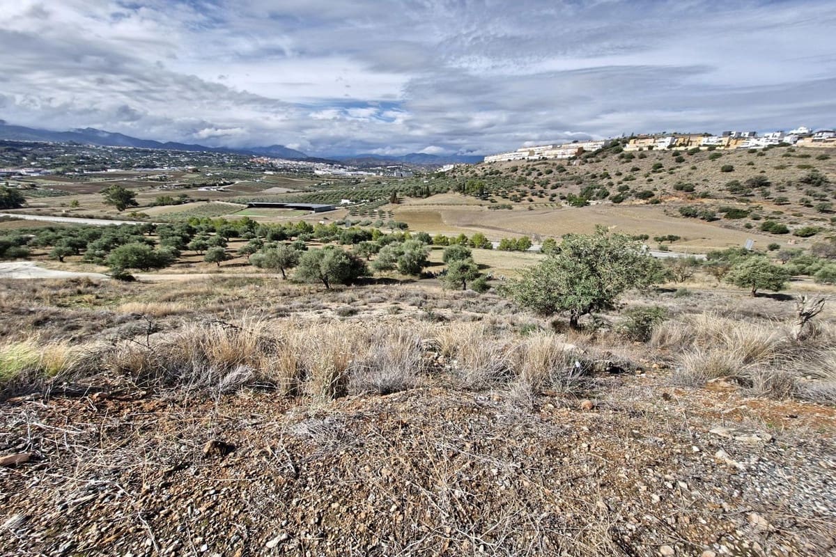 Byggetomt til salgs i Coin - € 80 000 (Ref: 9108258)