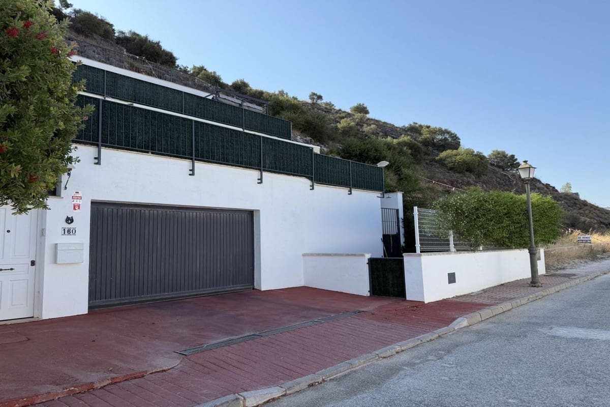 3 bedroom Villa for sale in Coin with pool garage - € 475,000 (Ref: 9450451)