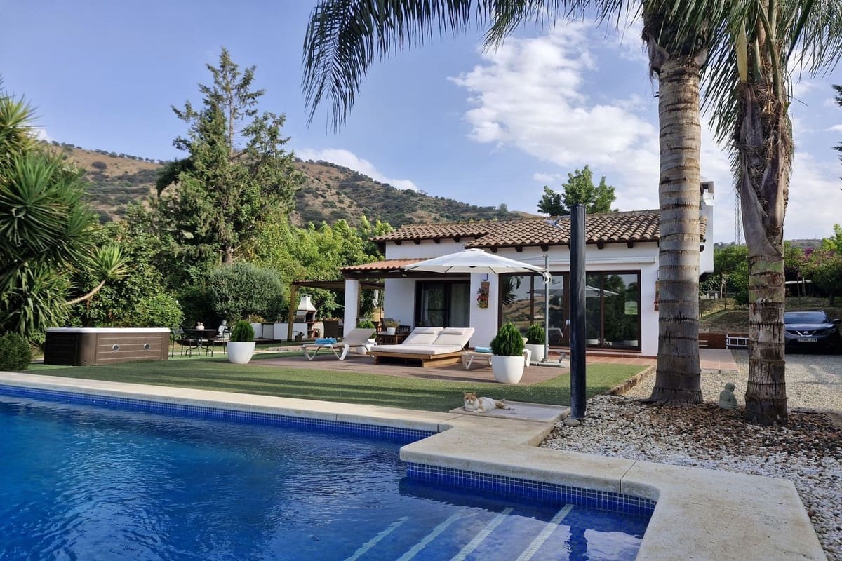 3 bedroom Finca/Country House for rent in Coin with pool garage - € 2,000 (Ref: 9558367)