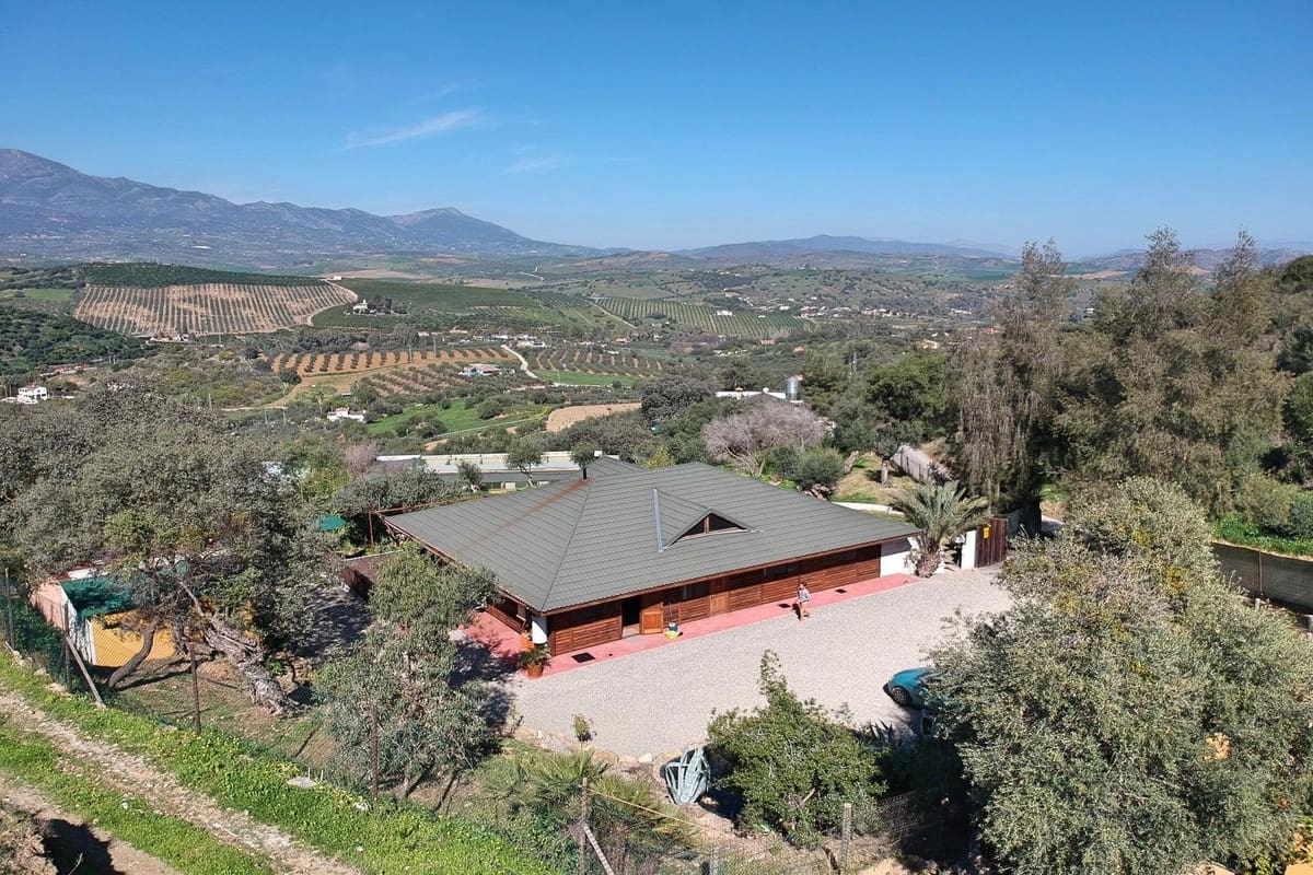 3 bedroom Commercial for sale in Coin with pool garage - € 795,000 (Ref: 9737337)