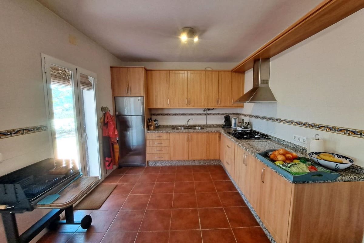 3 soveværelse Finca/Landehus til salg i Tolox med swimmingpool garage - € 349.000 (Ref: 9932227)