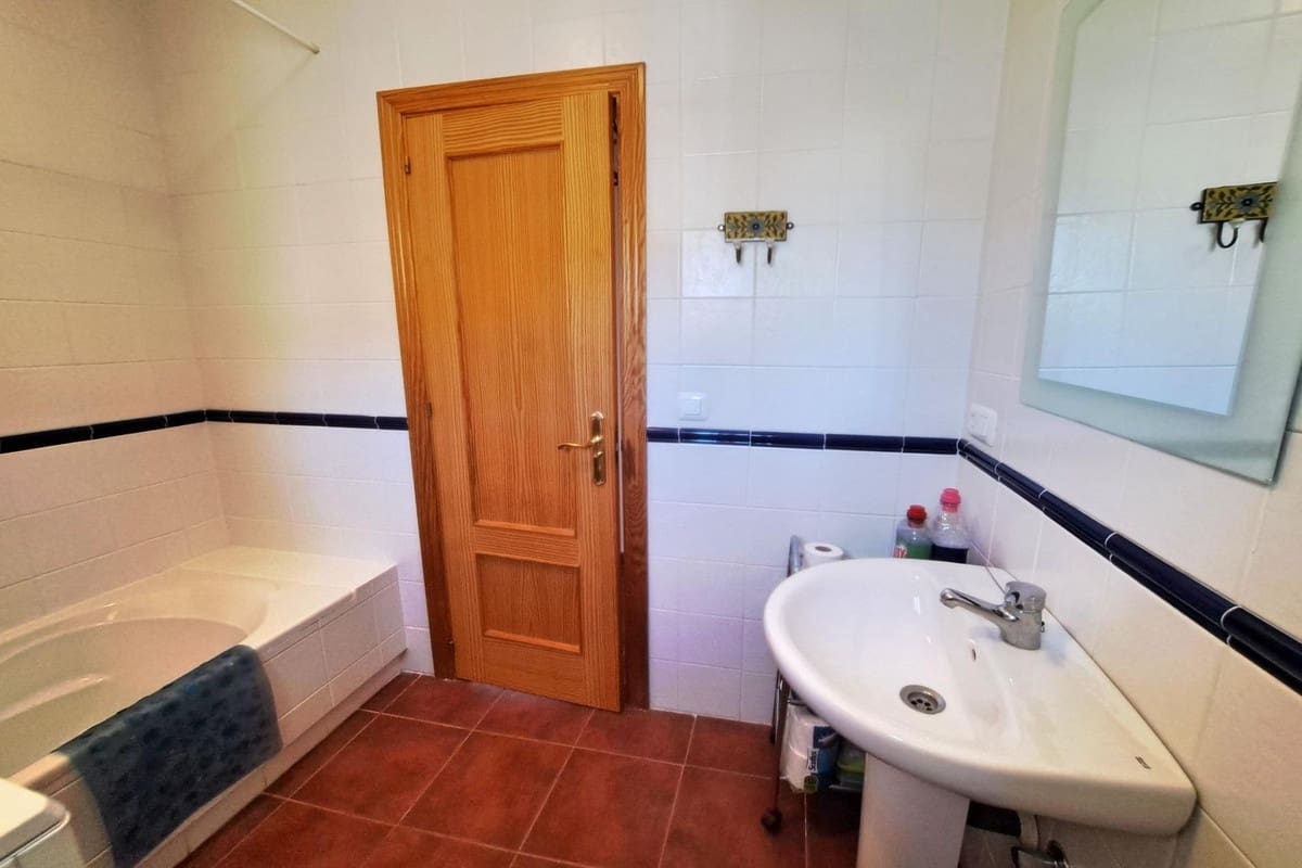 3 soveværelse Finca/Landehus til salg i Tolox med swimmingpool garage - € 349.000 (Ref: 9932227)