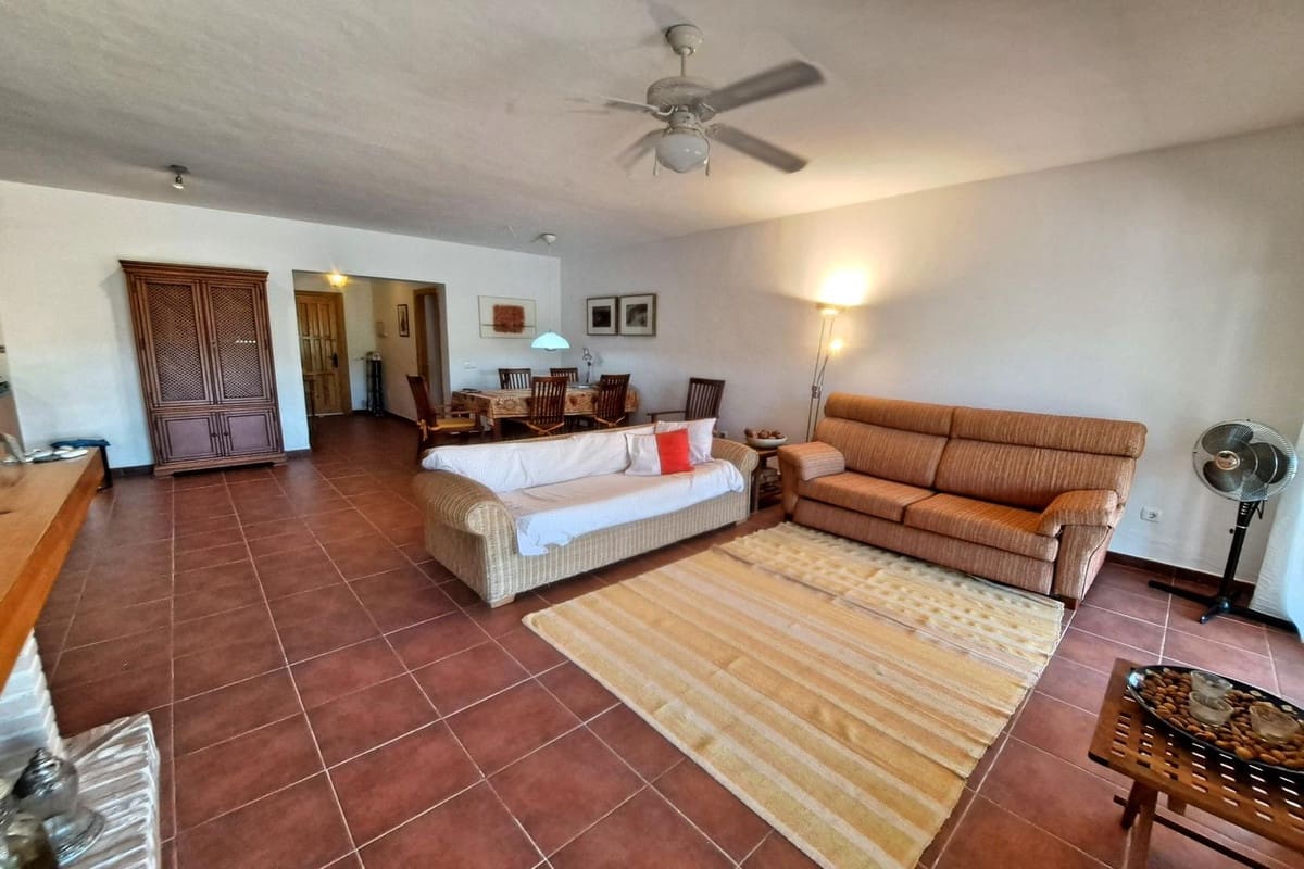 3 soveværelse Finca/Landehus til salg i Tolox med swimmingpool garage - € 349.000 (Ref: 9932227)