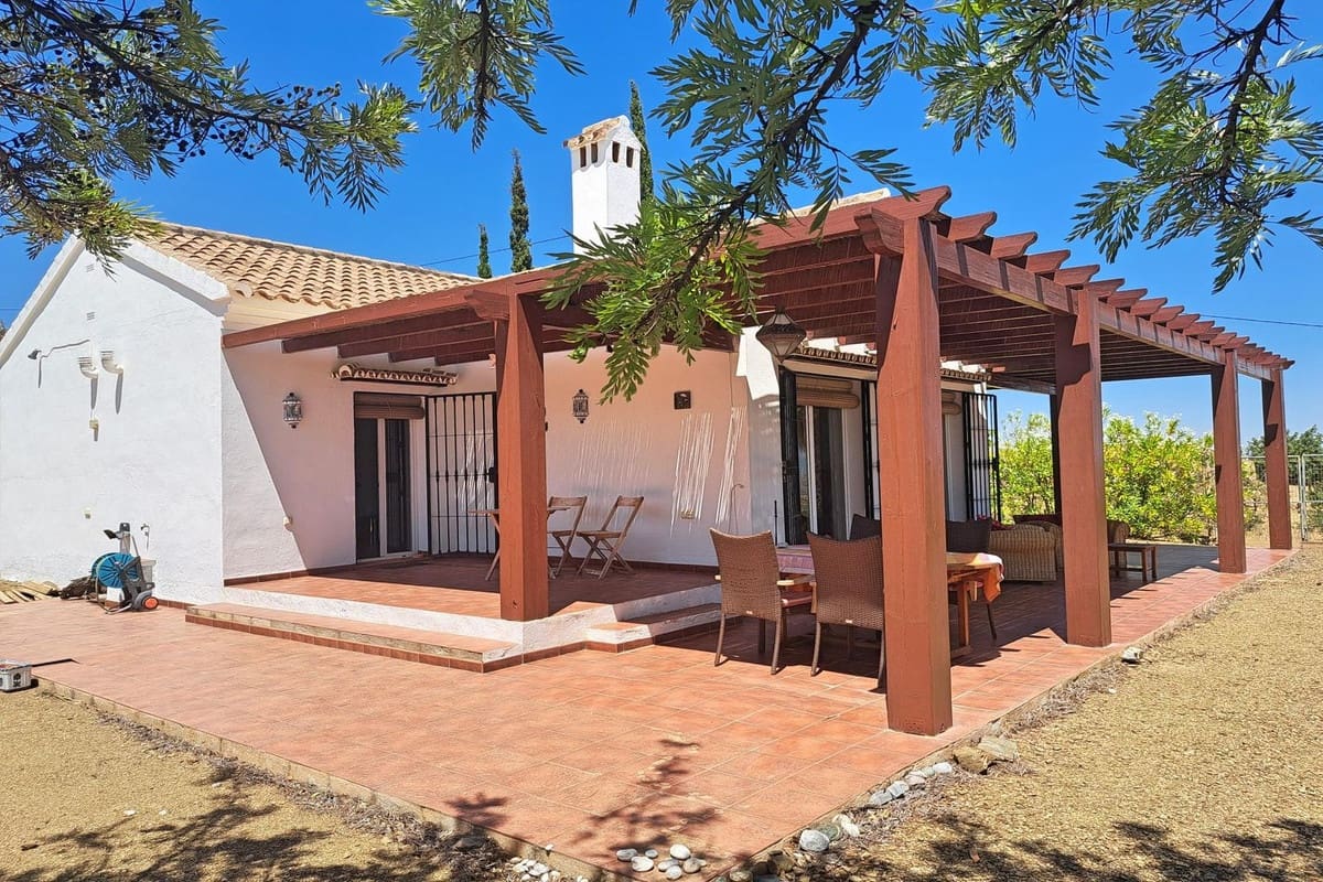 3 soveværelse Finca/Landehus til salg i Tolox med swimmingpool garage - € 349.000 (Ref: 9932227)