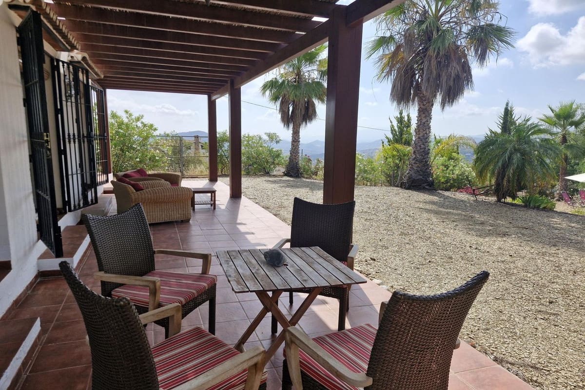 3 soveværelse Finca/Landehus til salg i Tolox med swimmingpool garage - € 349.000 (Ref: 9932227)