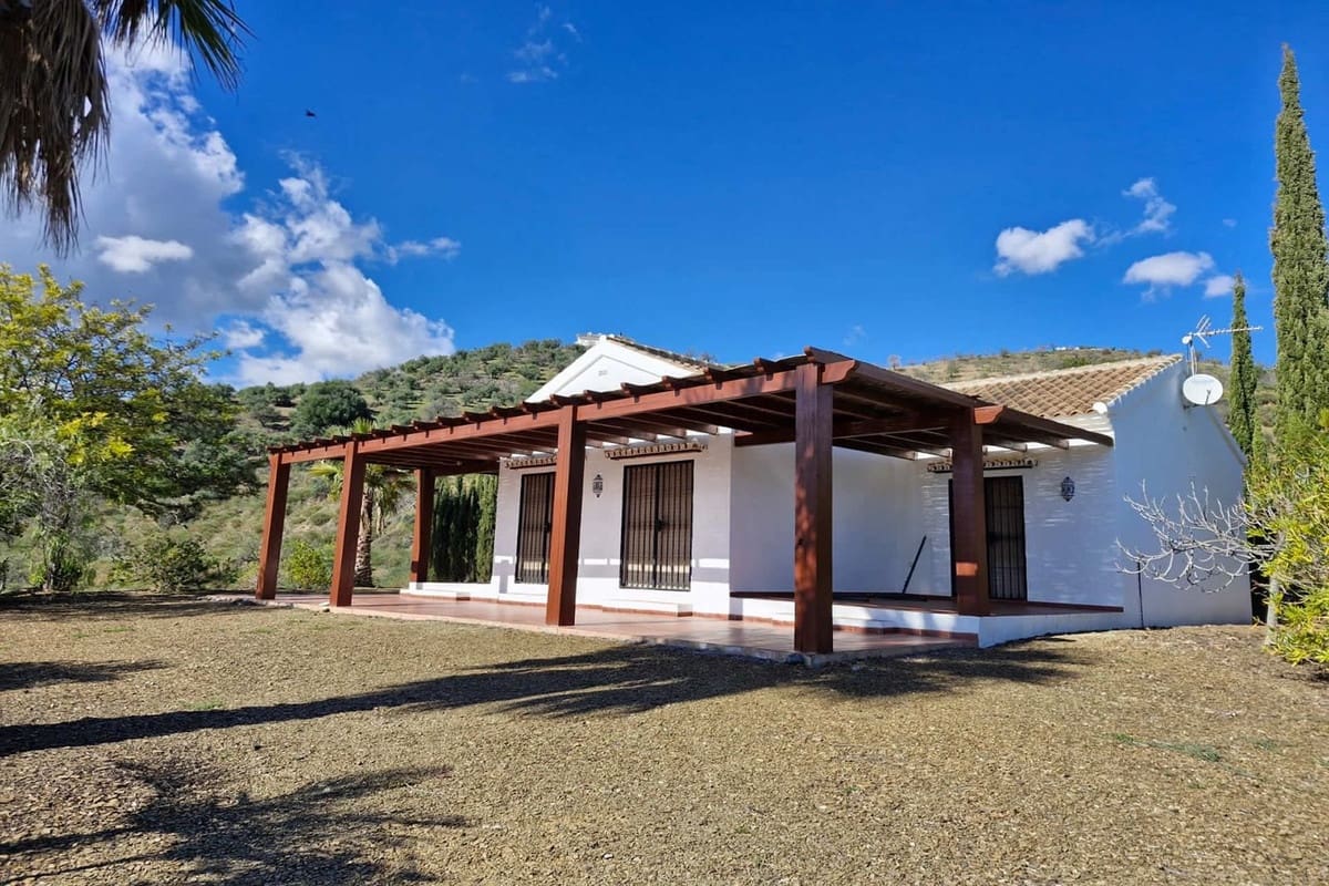 3 soveværelse Finca/Landehus til salg i Tolox med swimmingpool garage - € 349.000 (Ref: 9932227)