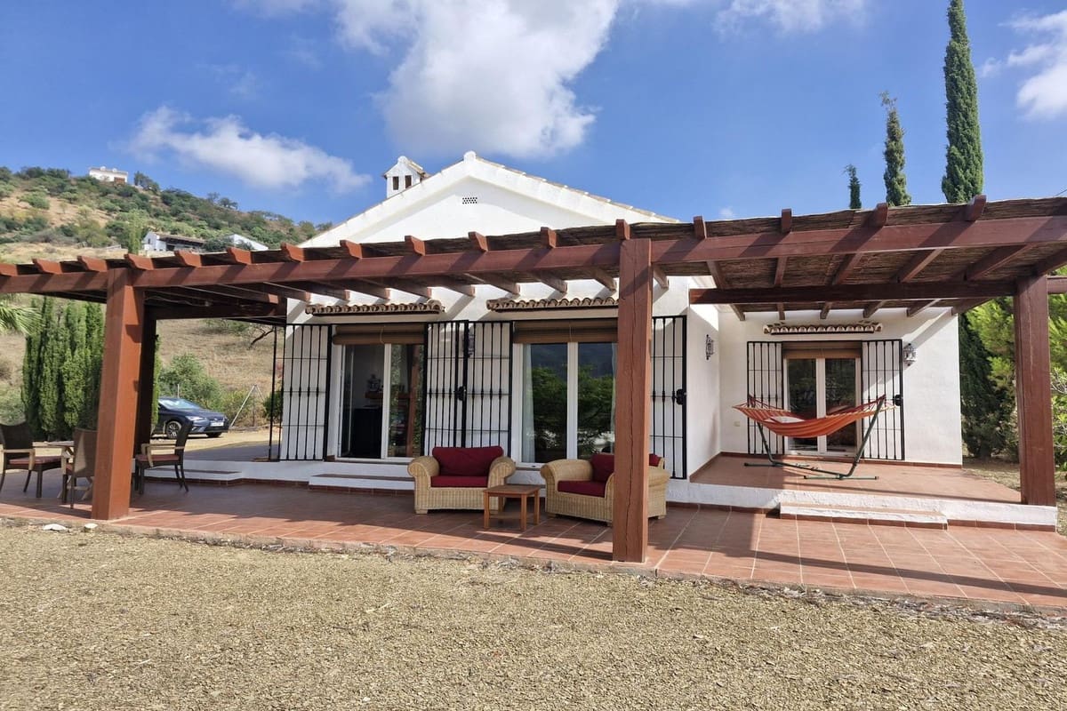 3 soveværelse Finca/Landehus til salg i Tolox med swimmingpool garage - € 349.000 (Ref: 9932227)
