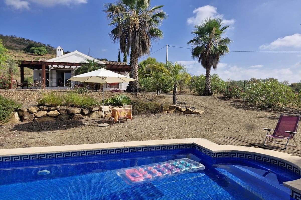 3 soveværelse Finca/Landehus til salg i Tolox med swimmingpool garage - € 349.000 (Ref: 9932227)