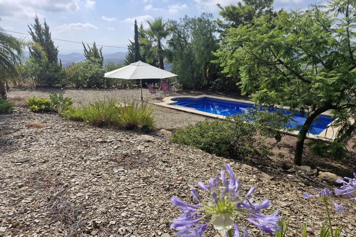 3 soveværelse Finca/Landehus til salg i Tolox med swimmingpool garage - € 349.000 (Ref: 9932227)