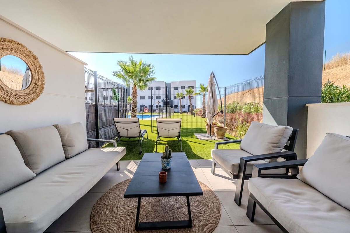 3 bedroom Apartment for sale in Estepona with pool garage - € 525,000 (Ref: 10004826)