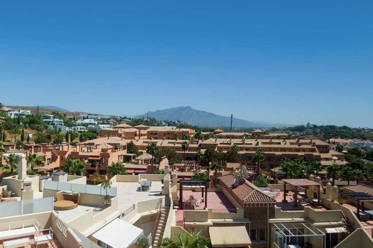 2 Zimmer Penthouse zu verkaufen in Benahavis mit Pool Garage - 490.000 € (Ref: 10022993)