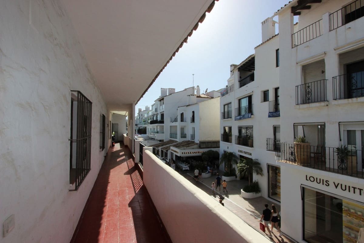 1 slaapkamer Penthouse te koop in Puerto Banus - € 300.000 (Ref: 10033102)