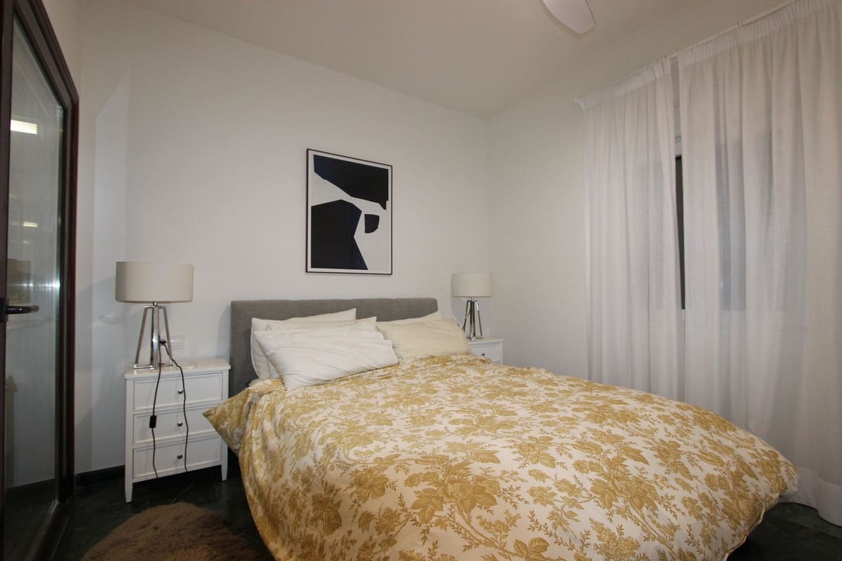 1 slaapkamer Penthouse te koop in Puerto Banus - € 300.000 (Ref: 10033102)