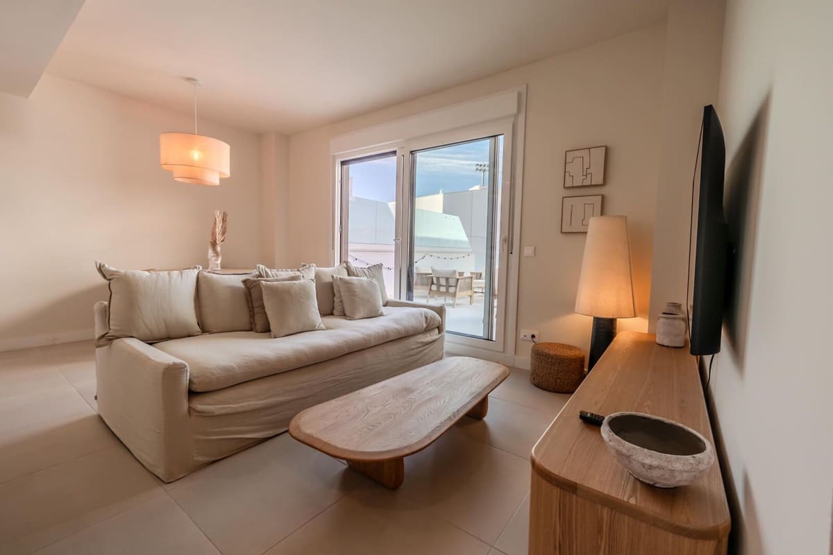 2 bedroom Penthouse for sale in Estepona with pool garage - € 460,000 (Ref: 10165710)
