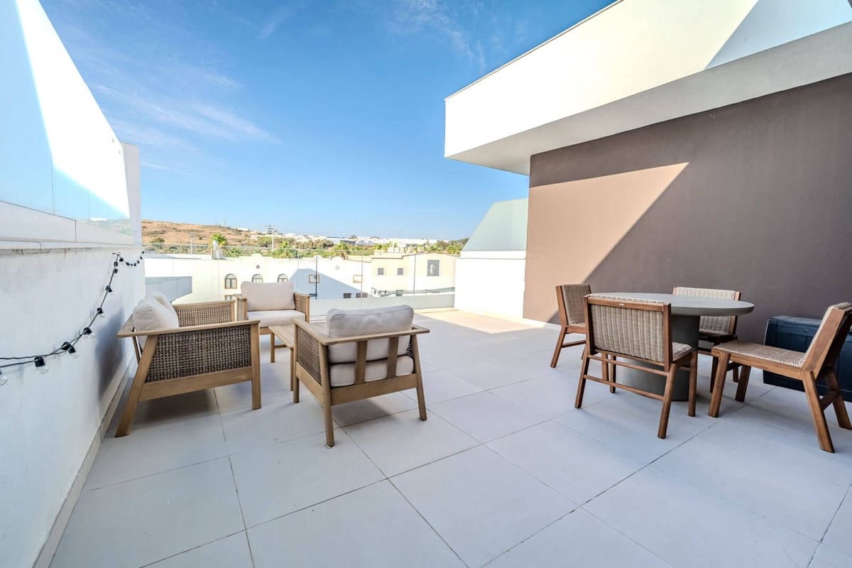 2 bedroom Penthouse for sale in Estepona with pool garage - € 460,000 (Ref: 10165710)