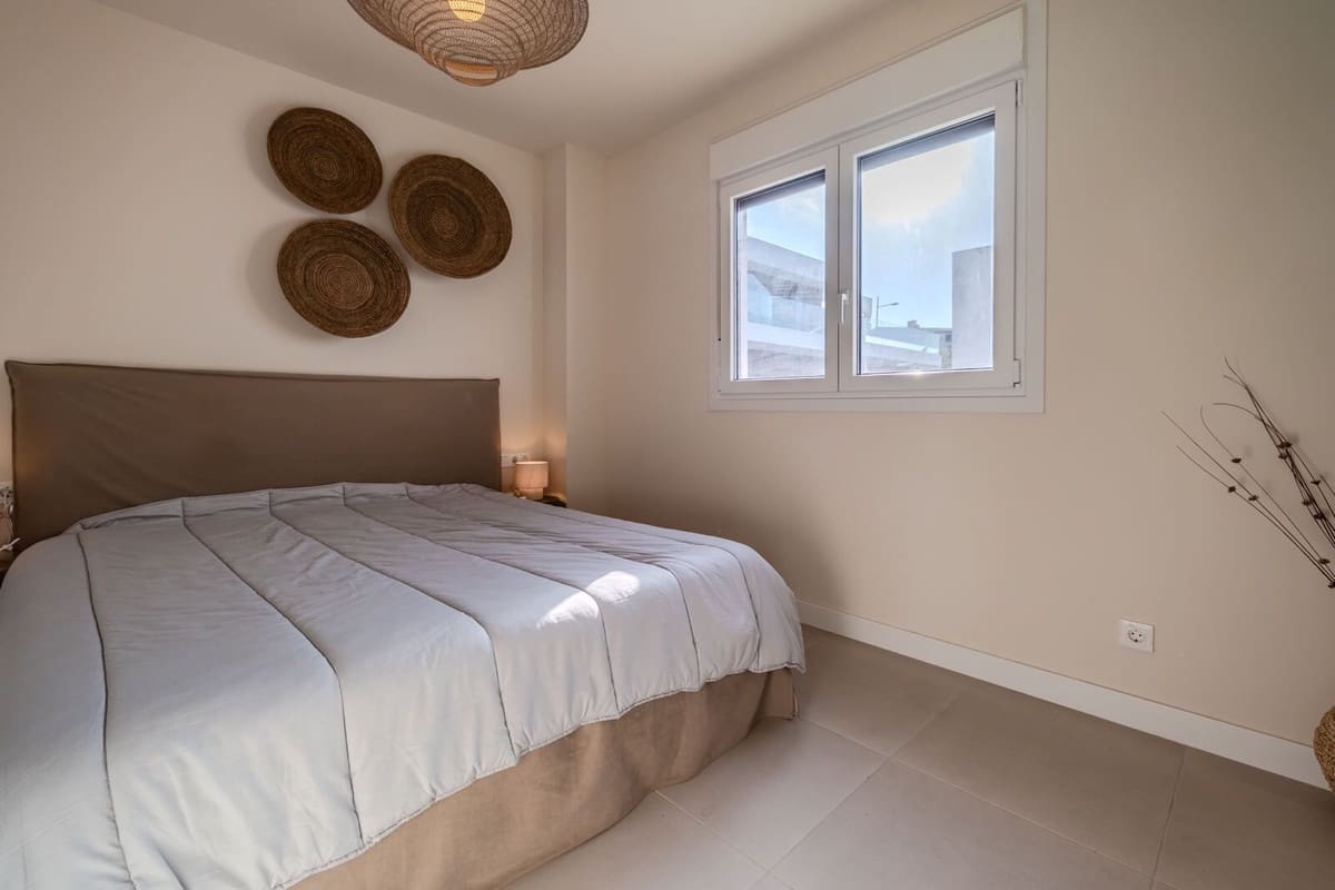 2 bedroom Penthouse for sale in Estepona with pool garage - € 460,000 (Ref: 10165710)