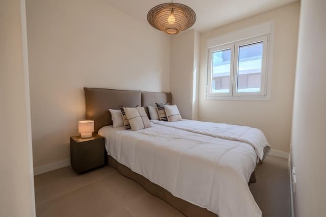 2 sypialnia Penthouse na sprzedaż w Estepona z basenem garażem - 460 000 € (Ref: 10165710)