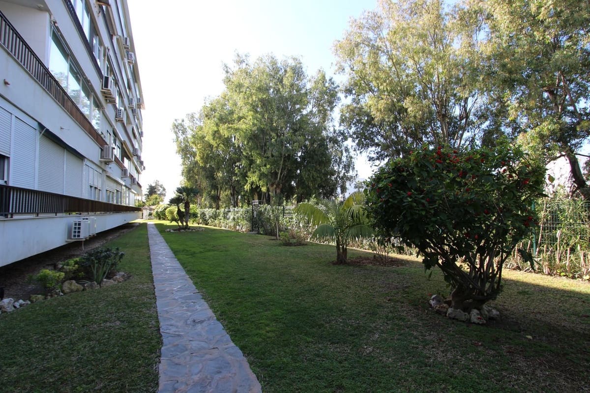 1 soverom Leilighet til salgs i Puerto Banus med svømmebasseng garasje - € 300 000 (Ref: 10169050)