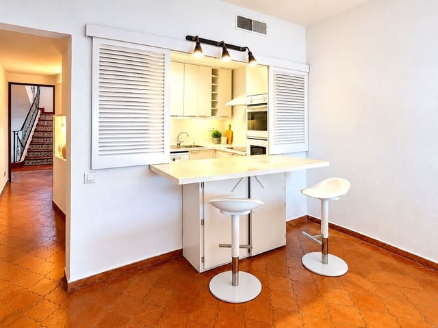 Apartamento de 1 habitación en Puerto Banus, Marbella en venta - 656.000 € (Ref: 10175957)
