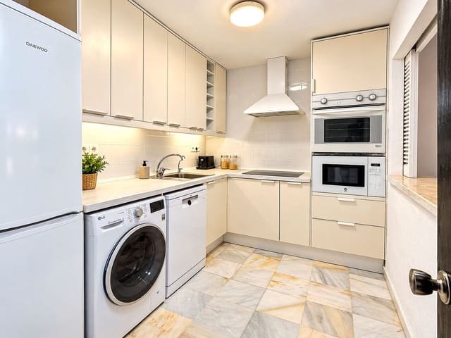 Apartamento de 1 habitación en Puerto Banus, Marbella en venta - 656.000 € (Ref: 10175957)