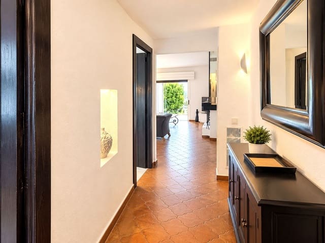 Apartamento de 1 habitación en Puerto Banus, Marbella en venta - 656.000 € (Ref: 10175957)