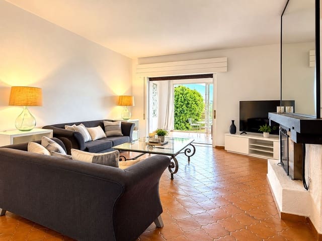 Apartamento de 1 habitación en Puerto Banus, Marbella en venta - 656.000 € (Ref: 10175957)