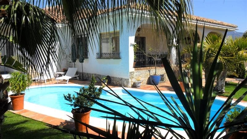 5 Zimmer Villa zu verkaufen in Nueva Andalucia mit Pool Garage - 1.890.000 € (Ref: 1448270)