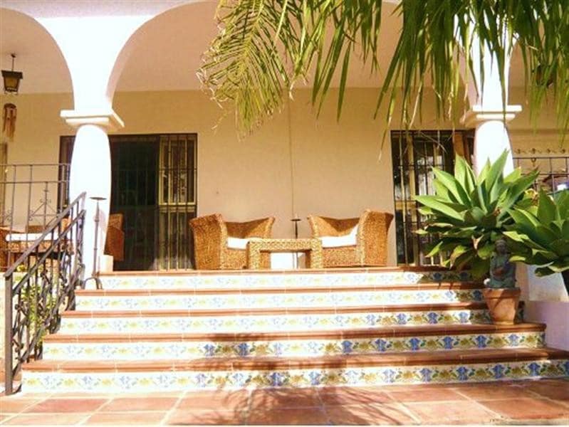 5 Zimmer Villa zu verkaufen in Nueva Andalucia mit Pool Garage - 1.890.000 € (Ref: 1448270)