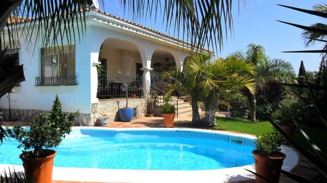 5 bedroom Villa for sale in Nueva Andalucia, Marbella with pool garage - € 1,890,000 (Ref: 1448270)