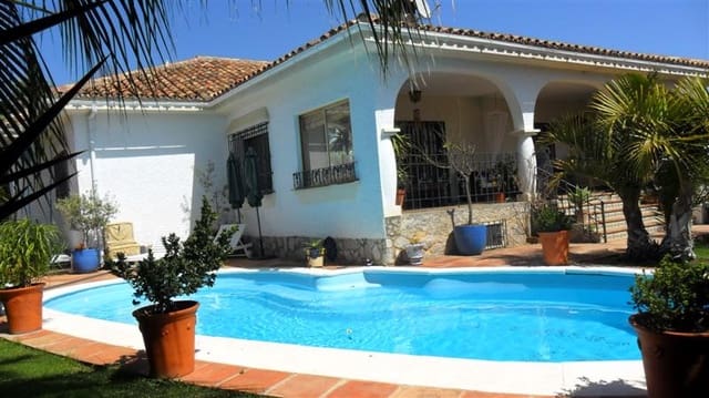 5 sypialnia Willa na sprzedaż w Nueva Andalucia, Marbella z basenem garażem - 1 890 000 € (Ref: 1448270)