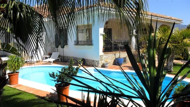 5 chambre Villa/Maison à vendre à Nueva Andalucia, Marbella avec piscine garage - 1 890 000 € (Ref: 1448270)