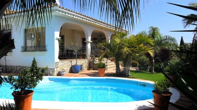Chalet de 5 habitaciones en Nueva Andalucia, Marbella en venta con piscina garaje - 1.890.000 € (Ref: 1448270)