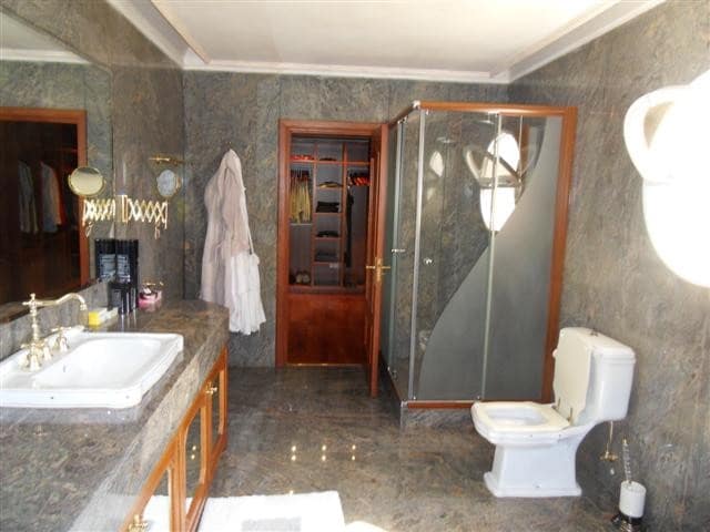 8 slaapkamer Villa te koop in La Quinta met zwembad garage - € 7.900.000 (Ref: 1500410)