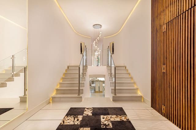 3 soveværelse Lejlighed til salg i Puerto Banus, Marbella med swimmingpool garage - € 2.200.000 (Ref: 2463665)