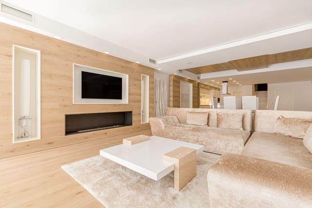 3 soveværelse Lejlighed til salg i Puerto Banus, Marbella med swimmingpool garage - € 2.200.000 (Ref: 2463665)