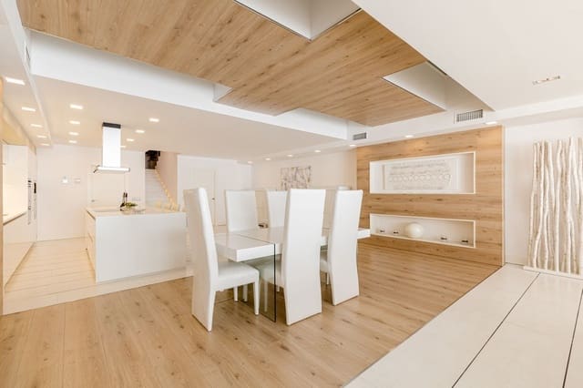 3 sypialnia Apartament na sprzedaż w Puerto Banus, Marbella z basenem garażem - 1 995 000 € (Ref: 2463665)